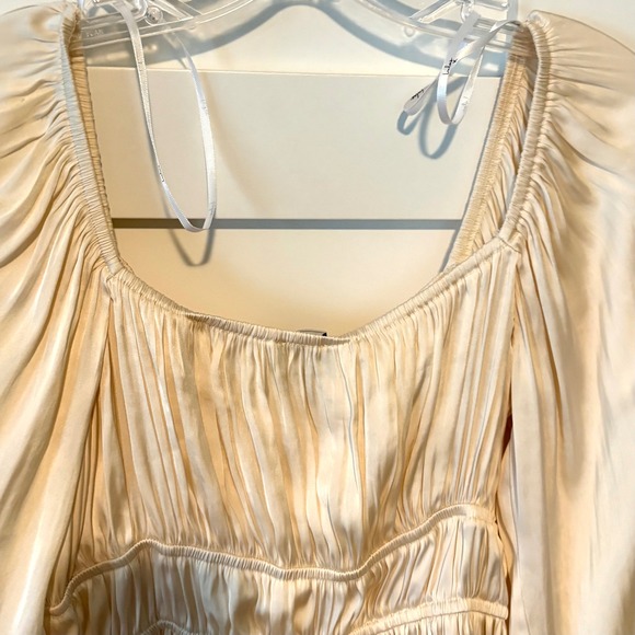 Lulu's Women Cream Satiny Milkmaid Off the Shoulder Top in Size S - Picture 8 of 11